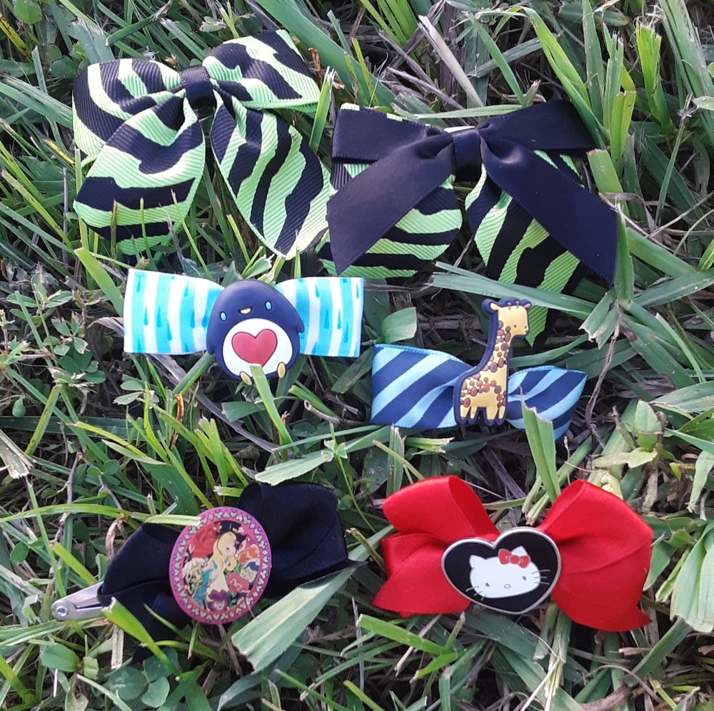 FREE w/ $15+ Purchase - Six Hair Bows